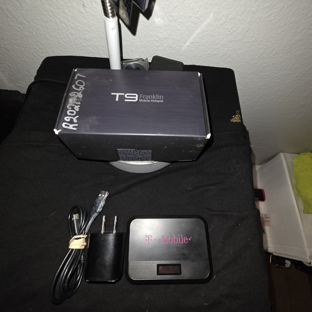 Franklin T9 Mobile Hotspot - Black